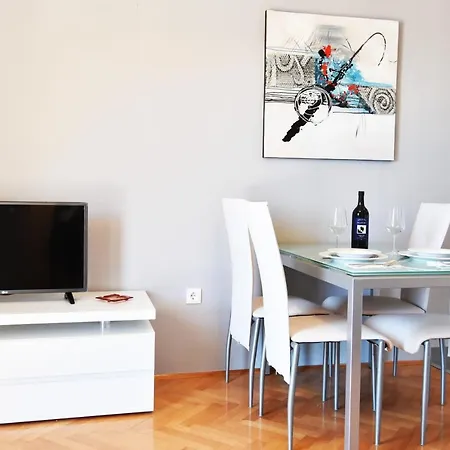 Nede 3 * Podgora (Split-Dalmatia)